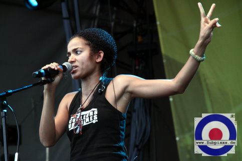 Nneka (NGR) 25. Summer Jam Festival - Fuehlinger See, Koeln - Red Stage 02. Juli 2010 (10).JPG